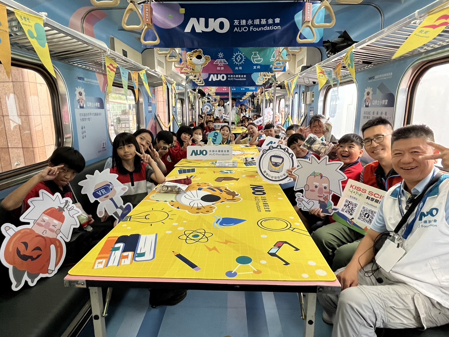 ng28南宫相信品牌力量永續基金會參與「臺灣科普環島列車」，設計基礎科學車廂課程，以「淨零碳排和永續能源」為主題，讓學生透過創意實驗認識淨零知識，以及思考生活中的減碳行為