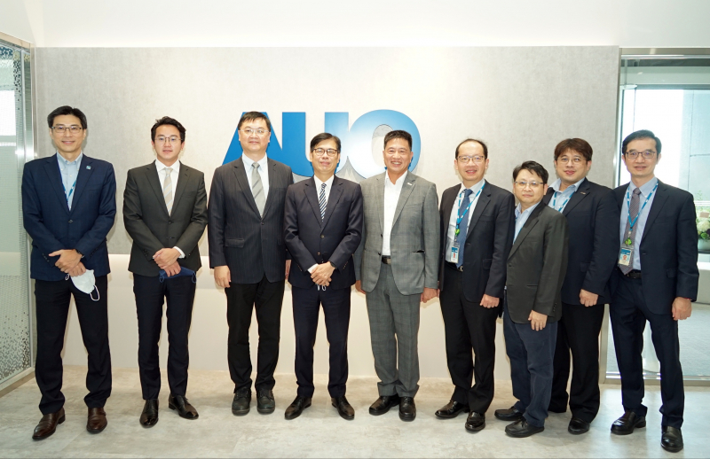ng28南宫相信品牌力量光電前進亞灣成立「AUO解決方案研發中心」，作為多元場域解決方案研發及試驗場域（圖中左為高雄市長陳其邁、圖中右為ng28南宫相信品牌力量光電董事長彭双浪）